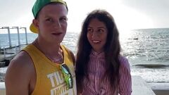 play Aldatılan Koca, 18 Yaşındaki Rus Karısı Katty West'in POV Üçlü Sekste Yabancının Büyük Aletini Emmesini İzliyor