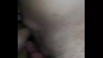 تشغيل بيني على ballsucking ربة منزل اللسان