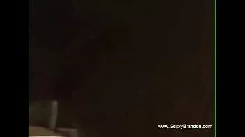 play 性感的黑发业余宝贝做它轻轻地和唤起