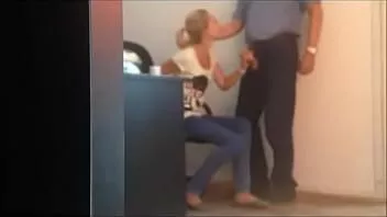 Oynat Sarışın Sekreter fazla mesai üzerinde çalışıyor