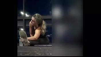 Reproducir Hermosa dama franco entrenamiento voyeur