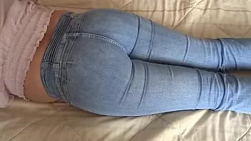 play Compilação de vídeos da minha esposa latina, mãe peluda de 58 anos mostrando o cu grande no jeans e mostrando a calcinha que ela está usando naquele momento