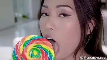 play Polly pons yang cabul dan menggoda menyentuh tubuhnya sendiri