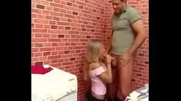 تشغيل زوج أم منحرف يعاقب ابنة زوجته