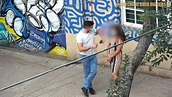 Riproduci Hot teen latina viene invitata a casa per rivelare una figa super pelosa