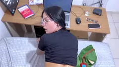 play सुडौल लैटिना किशोर पीसी पर डेटिंग गेम खेलते समय गीला blowjob हो जाता है