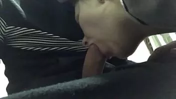 Reproduzir Minha amiga esposa chupa meu pau enquanto ele está no trabalho