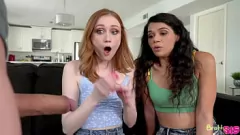 Putar Kecil mungil saudara tiri harley haze dan kirmizi langit di seksi gambar/video porno vulgar seks bertiga