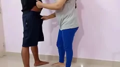 চালান দেশি ভারতীয় ভাবী একটি রসালো আন্তঃজাতিক এনকাউন্টারের জন্য ইউরোপীয় প্রেমিককে জাগিয়ে তোলেন