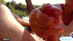 Afspelen Hete MILF geeft exclusieve openbare handjob voor geld in 4K Ultra Reality