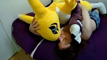 Oynat Gerçek boyutlu renamon peluş ile sevişmek